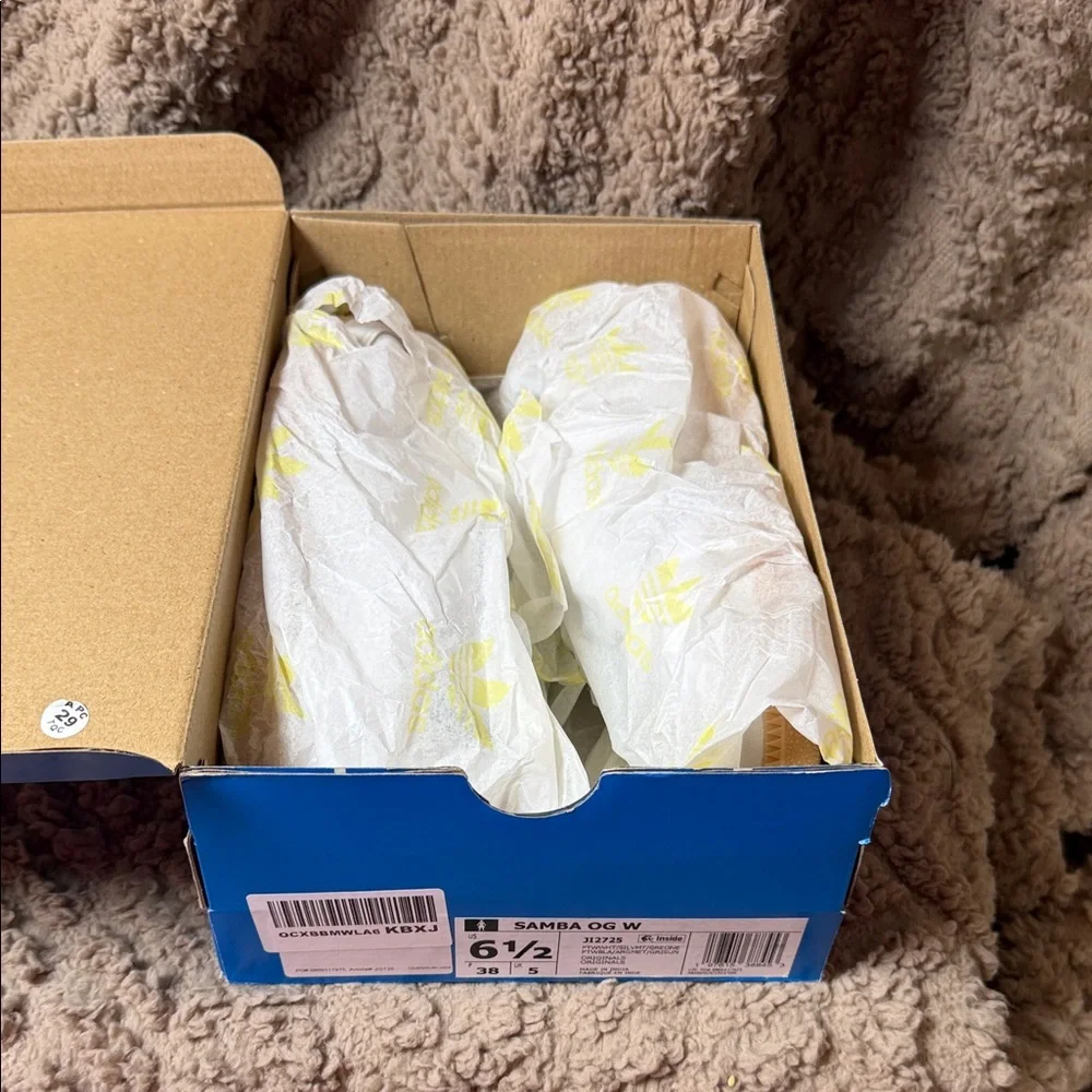 Adidas Women’s Samba OG White and Gum Sneakers - Picture 14 of 14